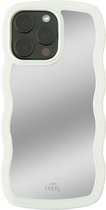 xoxo Wildhearts Wavy mirror case Creme telefoonhoesje - Geschikt voor iPhone 13 Pro - Golvend spiegelhoesje - Wolken hoesje - Schokbestendig - Cloud case - Silicone case met spiegel - Creme