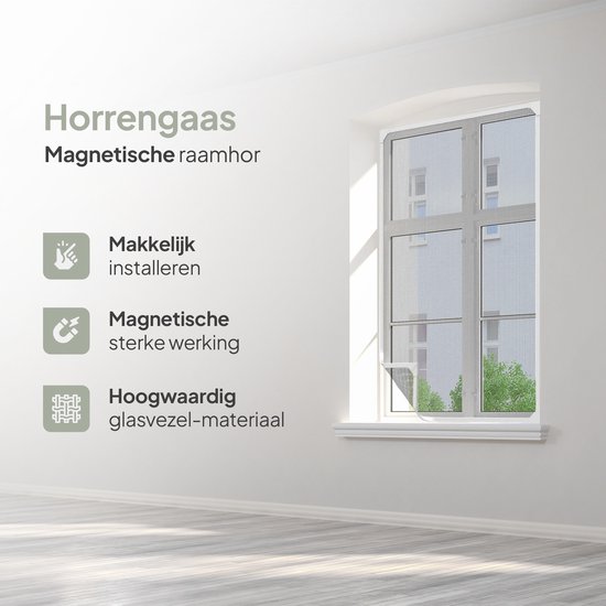Raam met magnetische horren in een lichte woonkamer. Kenmerken: makkelijk installeren, sterke magnetische werking, hoogwaardig glasvezel.