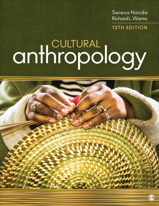 De voorkant van het boek 'Cultural Anthropology', 13e editie. Close-up van handen die een mand weven. Groene en gele tinten.