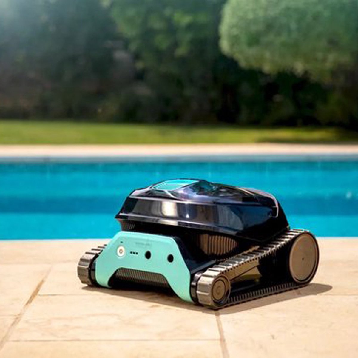 Dolphin Liberty 400 cordless pool robot