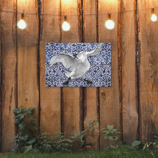Tuinposter 60x40 cm - Tuindecoratie Zwaan - Kunst - Delfts blauw - Schilderij - Oude meesters - Poster voor in de tuin - Buiten decoratie - Schutting tuinschilderij - Tuindoek muurdecoratie - Wanddecoratie balkondoek