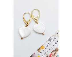 Jeannette-Creatief® - Beach - Oorbellen Gold met Schelp Hartjes - Oorbellen met Hartjes - Schelpkralen - Sieraden met Schelp - Valentijn - Valentijnscadeaus