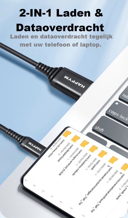Zwarte USB-A naar Micro-USB kabel met HAPPYM logo, aangesloten op laptop en map met bestanden.