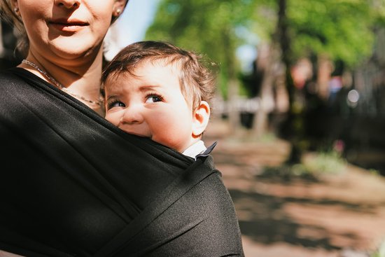 Baby Garden draagdoek zwart - Ergonomisch - Original - Inclusief slabbetje