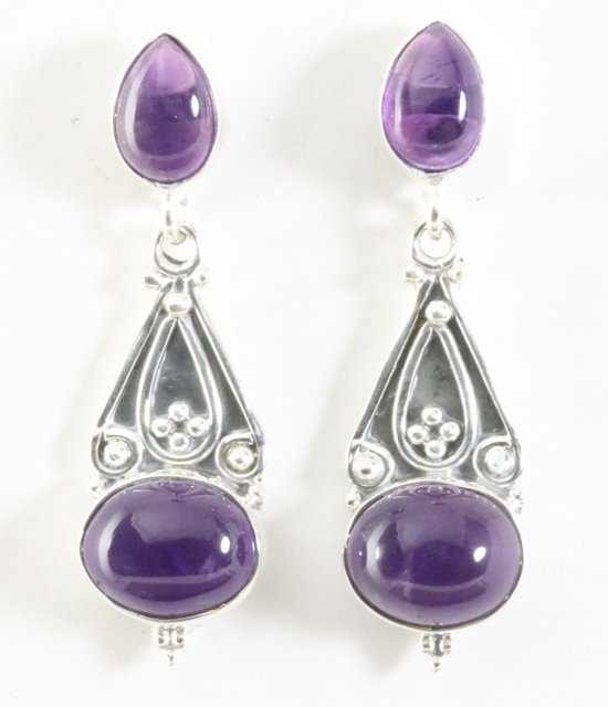 Boucles d'oreilles longues en argent décorées d'améthyste