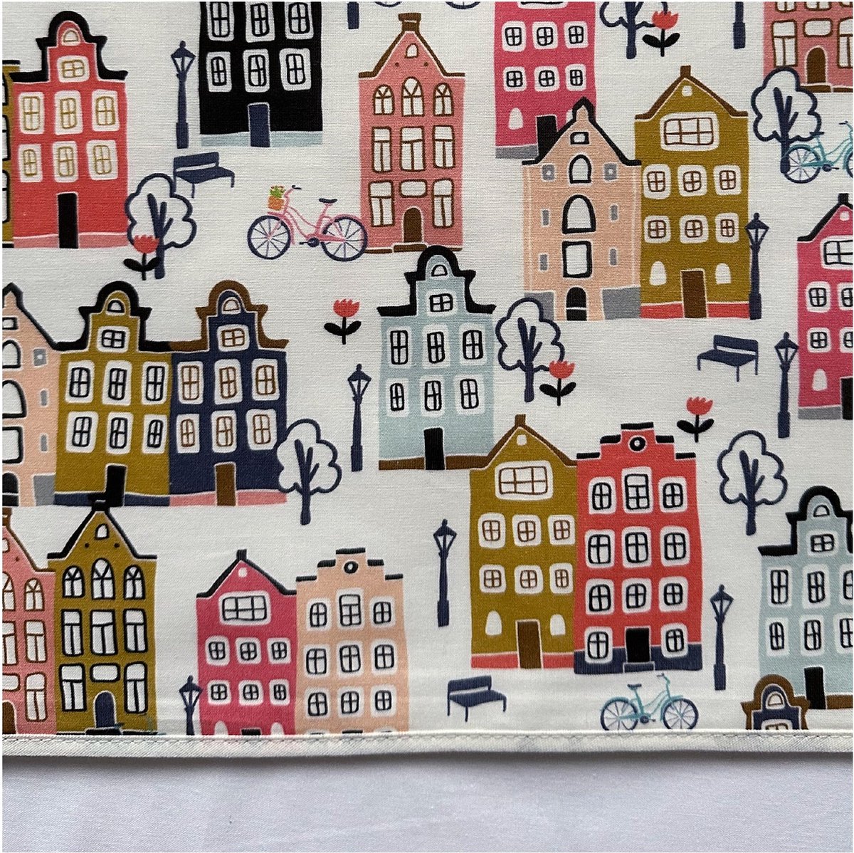 BINK Bedding wieglaken Adam 75 x 100 cm - laken voor wieg - laken voor kinderwagen - print met huisjes - Hollandse huisjes - ecru - roze - peach - blue - grijs - mosterdgeel - laken met leuke print