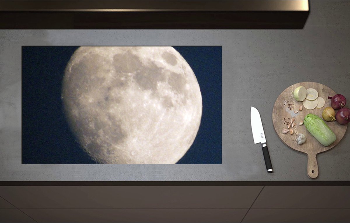 Inductieplaat Beschermer - Bijna Volle Maan in Blauwe Lucht - 85x51 cm - 2 mm Dik - Inductie Beschermer - Bescherming Inductiekookplaat - Kookplaat Beschermer van Zwart Vinyl