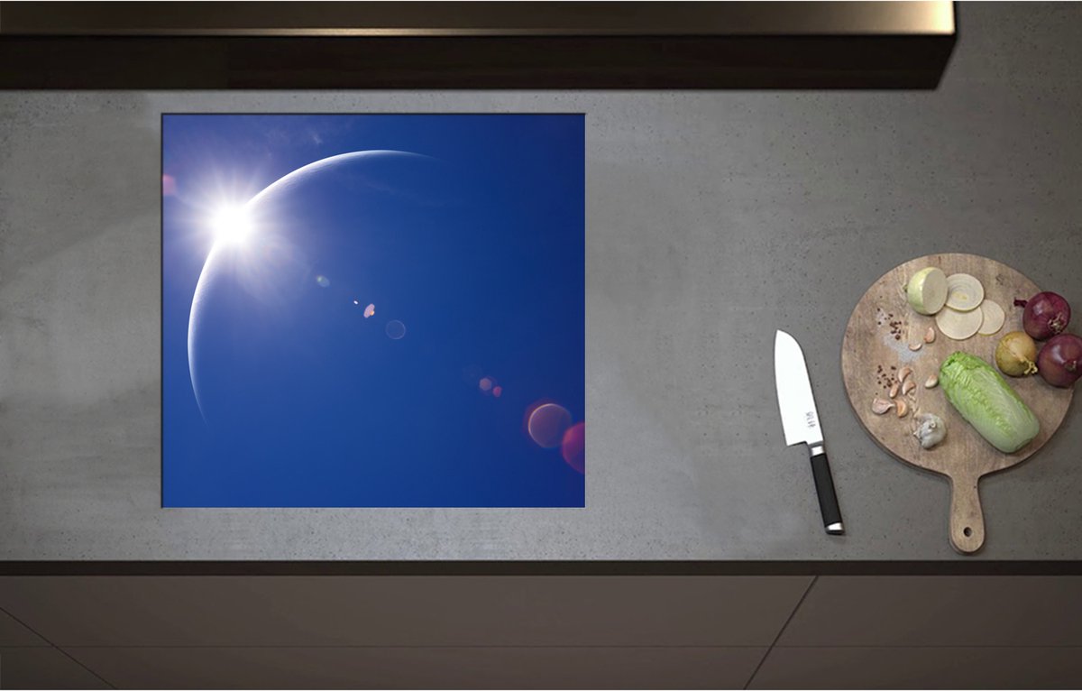 Inductieplaat Beschermer - Begin van Zonsverduistering bij Heldere Blauwe Lucht - 59x55 cm - 2 mm Dik - Inductie Beschermer - Bescherming Inductiekookplaat - Kookplaat Beschermer van Wit Vinyl