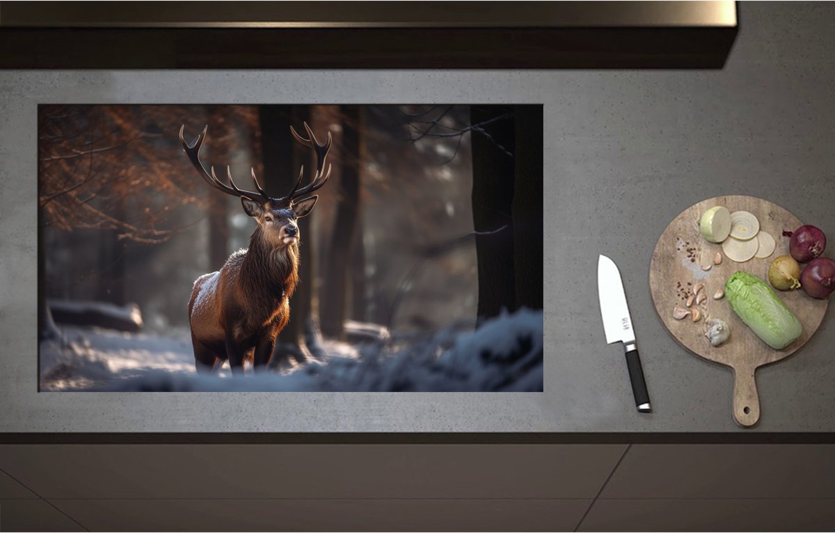 Inductieplaat Beschermer - Besneeuwt hert in een bos in de winter - 90x52 cm - 2 mm Dik - Inductie Beschermer - Bescherming Inductiekookplaat - Kookplaat Beschermer van Wit Vinyl
