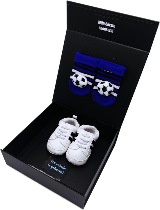 Kraamcadeau jongen met voetbalsokjes en babysneakers - kan ook rechtstreeks worden verstuurd - kraamkado jongen - kraamcadeau voetbal van Bulyxx — afbeelding 2