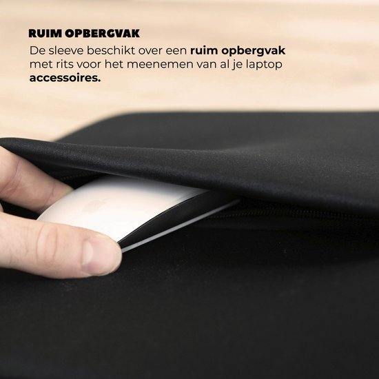 Zwarte laptophoes met vak voor accessoires