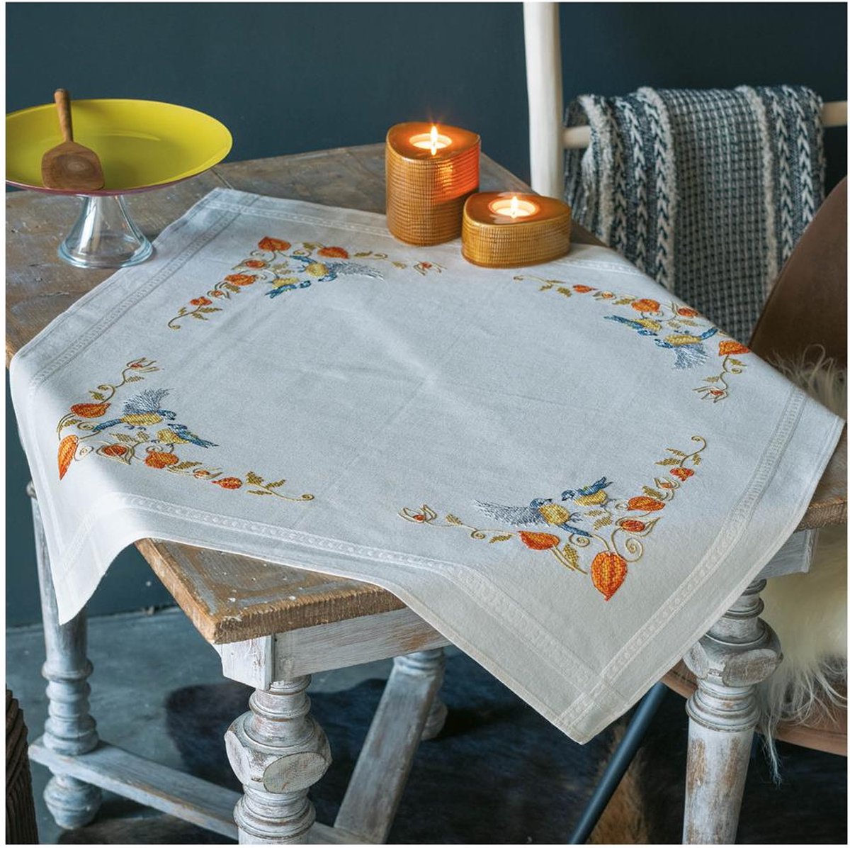 Vervaco - Tafelkleed kit - Meesjes met lampionplant - PN-0191006 - Borduren - Borduurpakket - Borduurpakket volwassenen - Borduurpakket kind