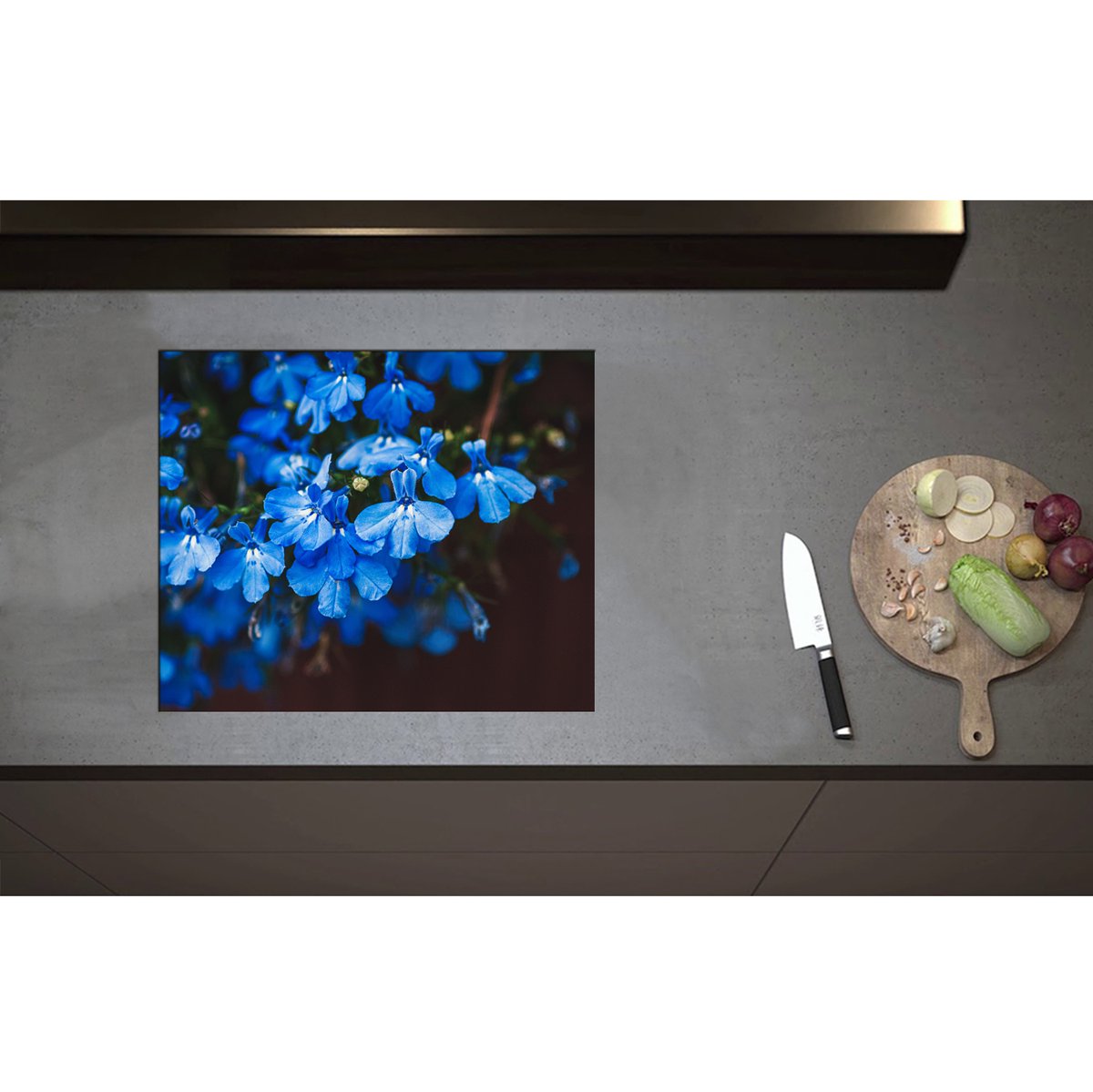 Inductieplaat Beschermer - Blauwe Tuinlobelie Bloemen voor Donkere Achtergrond - 60x50 cm - 2 mm Dik - Inductie Beschermer - Bescherming Inductiekookplaat - Kookplaat Beschermer van Zwart Vinyl