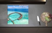 Inductieplaat Beschermer - Bovenaanzicht van Accomodaties op de Maladiven - 60x55 cm - 2 mm Dik - Inductie Beschermer - Bescherming Inductiekookplaat - Kookplaat Beschermer van Zwart Vinyl