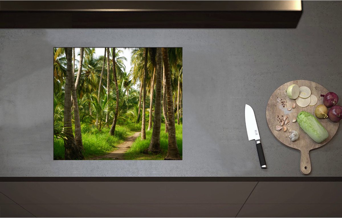 Inductieplaat Beschermer - Bospad in Bos van Hoge Palmbomen met Groen Gras - 57x50 cm - 2 mm Dik - Inductie Beschermer - Bescherming Inductiekookplaat - Kookplaat Beschermer van Wit Vinyl