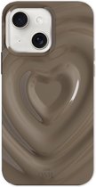xoxo Wildhearts Biggest Love Brown telefoonhoesje - Geschikt voor iPhone 14 - Heart case - Hoesje met hartjes patroon - Case met hart - telefoonhoesje met camera bumper - Bruin