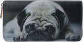 Een bijzondere portemonnee met een mooie afbeelding van een leuke hond / bulldog. De portemonnee heeft een ruime inhoud. Twee grote vakken, diverse vakjes voor pasjes en bonnetjes en een ritsvakje. Voor uzelf of Bestel Een Cadeau.