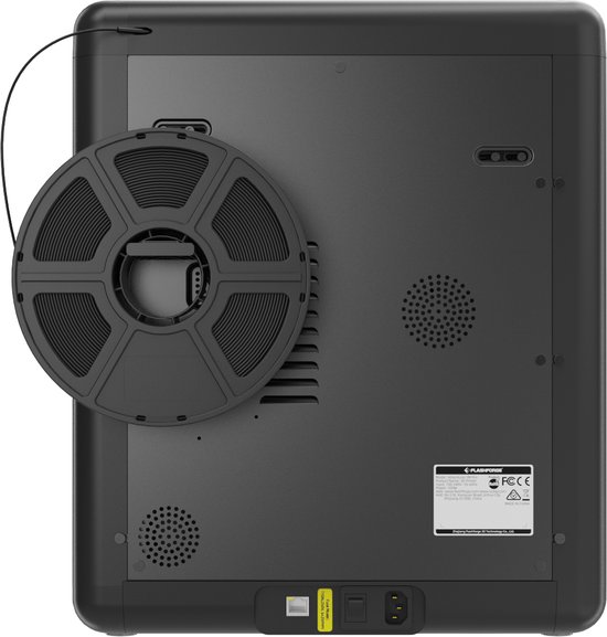 Zwarte 3D-printer met een rol zwart filament aan de achterkant.