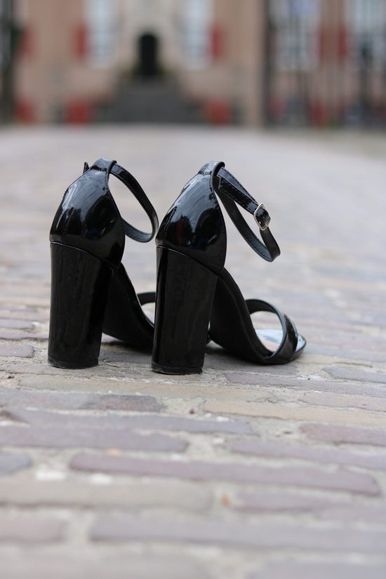 Chaussures pour femmes - noir - talons - taille 38