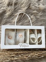 Babyaccessoires-geschenken set -geschenkdoos-doopsel-haarband-pantoffels-panty-babymeisjes-doopsel-kraamcadeau-lichtzalm-bloem- tule parels-0 tem 6 maanden
