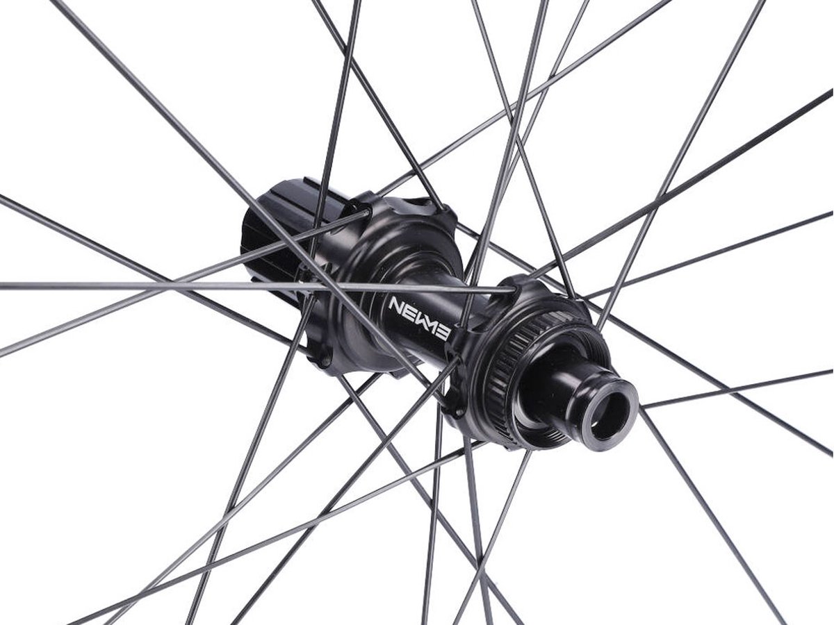 Roue Arrière Carbone Newmen Advanced R.50 Streem CS Pour Vélo - 28 Pouces - Jante Carbone, 28 Rayons - Neuf
