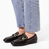 Manfield - Dames - Zwarte leren loafers met goudkleurige studs - Maat 38