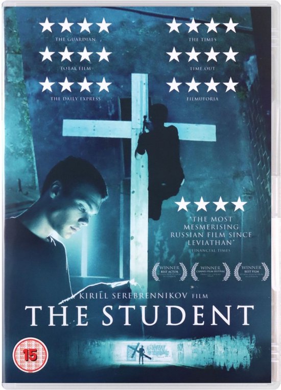 The Student DVD hoes. Een jongeman kijkt naar beneden, een ander klimt op een groot kruis, met een blauw getinte achtergrond.