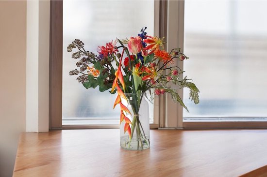 WinQ - Bouquet de Fleurs artificielles en combinaison rouge/bleu/orange - Vase inclus - Bouquet de fleurs en soie - Couleurs printanières joyeuses - Fausses fleurs - Fleurs en soie