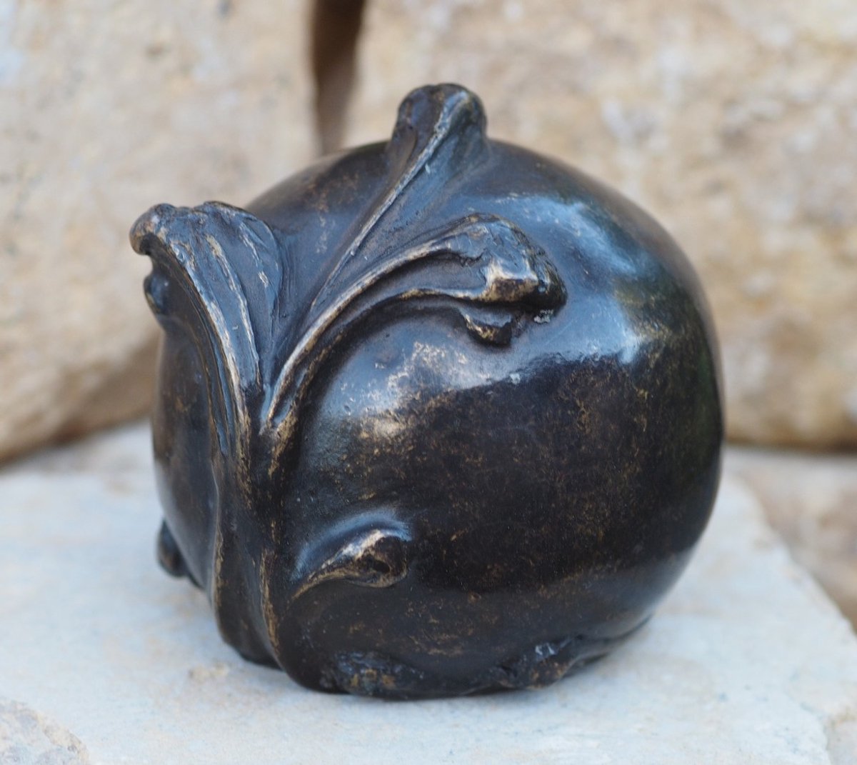 Decoratief Beeld - Bronzen Beelden: Urne Met Golf - Kunststof - Bronzart - Multicolor - 6 X 7 Cm