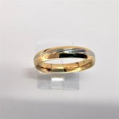 Edelstaal Goudkleur ring met zilver schuinstreep in midden, Deze ring is tijdloze stijl, in maat 17