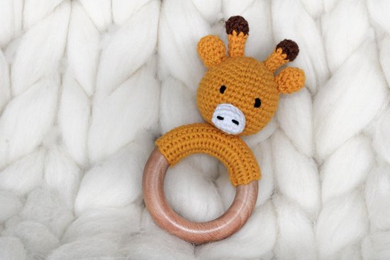 Gehaakte giraffe op houten ring - rammelaar - bijtring - soft knit - baby  speelgoed -... | bol.com