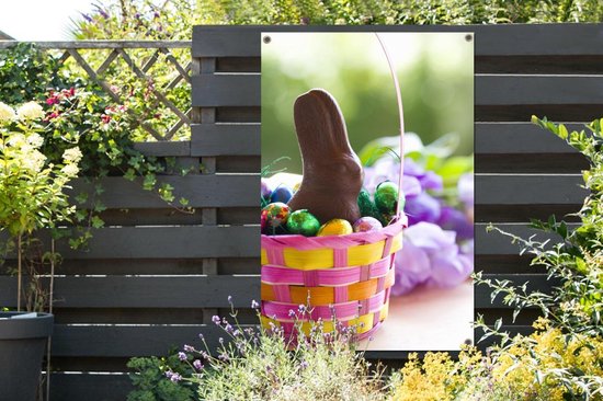 Lapin De Pâques Dans Un Panier Avec Des Fleurs Photo stock - Image