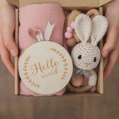 Baby Geschenkset - Kraamcadeau – Gehaakte rammelaar – 5-delige cadeauset - Roze/Konijn