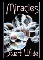 Boekomslag met de titel "Miracles" en "Stuart Wilde". Grote zeepbellen met regenboogkleuren en een gezicht erin.