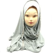 Elegante grijse hoofddoek, mooie hijab.