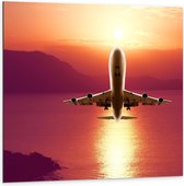 Dibond - Opstijgend Vliegtuig met Oranje Horizon - 100x100cm Foto op Aluminium (Met Ophangsysteem)