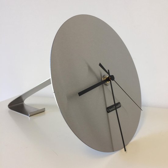 Karlsson tafelklok Stark - zwart - 15cm – vtwonen Karlsson tafelklok Stark - zwart - 15cm – vtwonen
