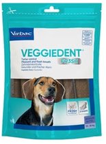 Verpakking met een bruine hond en donkere kauwstrips. VeggieDent FR3SH. Voor honden 10 - 30 kg.