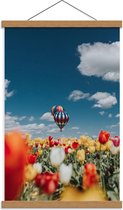 Schoolplaat – Luchtballonnen bij Tulpen Veld - 40x60cm Foto op Textielposter (Wanddecoratie op Schoolplaat)