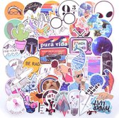 Millenial stickers - 50 verschillende laptopstickers met teksten, travel, wanderlust, pura vida etc.