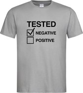 Grijs T shirt “ Tested Negative” tekst maat M