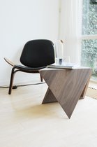 Studio Prêt. - Triangled - Bijzettafel - Notenhout - interieur - design