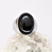 Ovale brede zegelring in edelstaal met Onyx edelsteen maat 21. Deze geweldige ring is mooie zelf te dragen of iemand cadeau te geven.