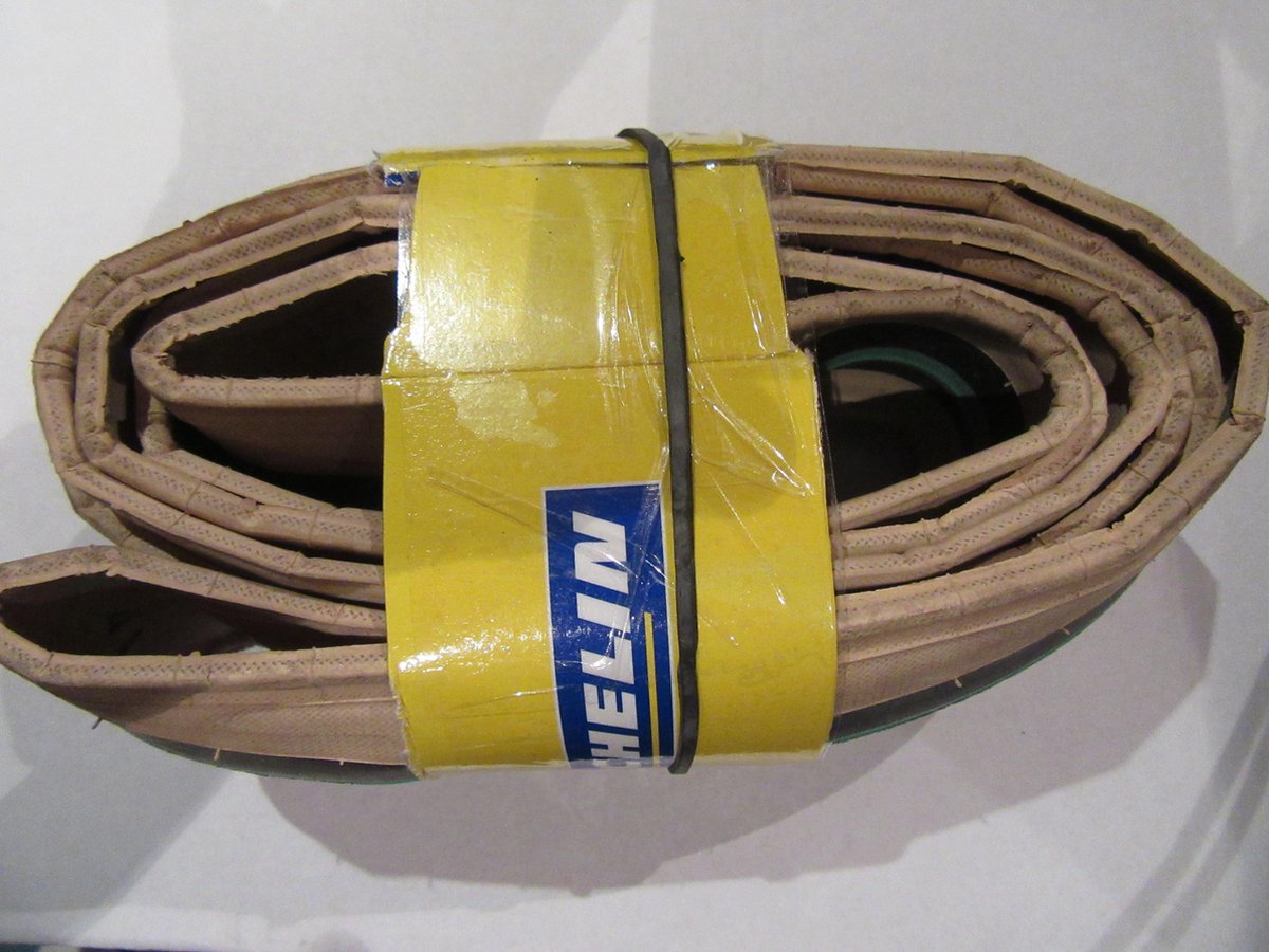 Pneu Michelin Axial Super Comp – 700 X 23 – NOS (neuf De Stock Ancien)
