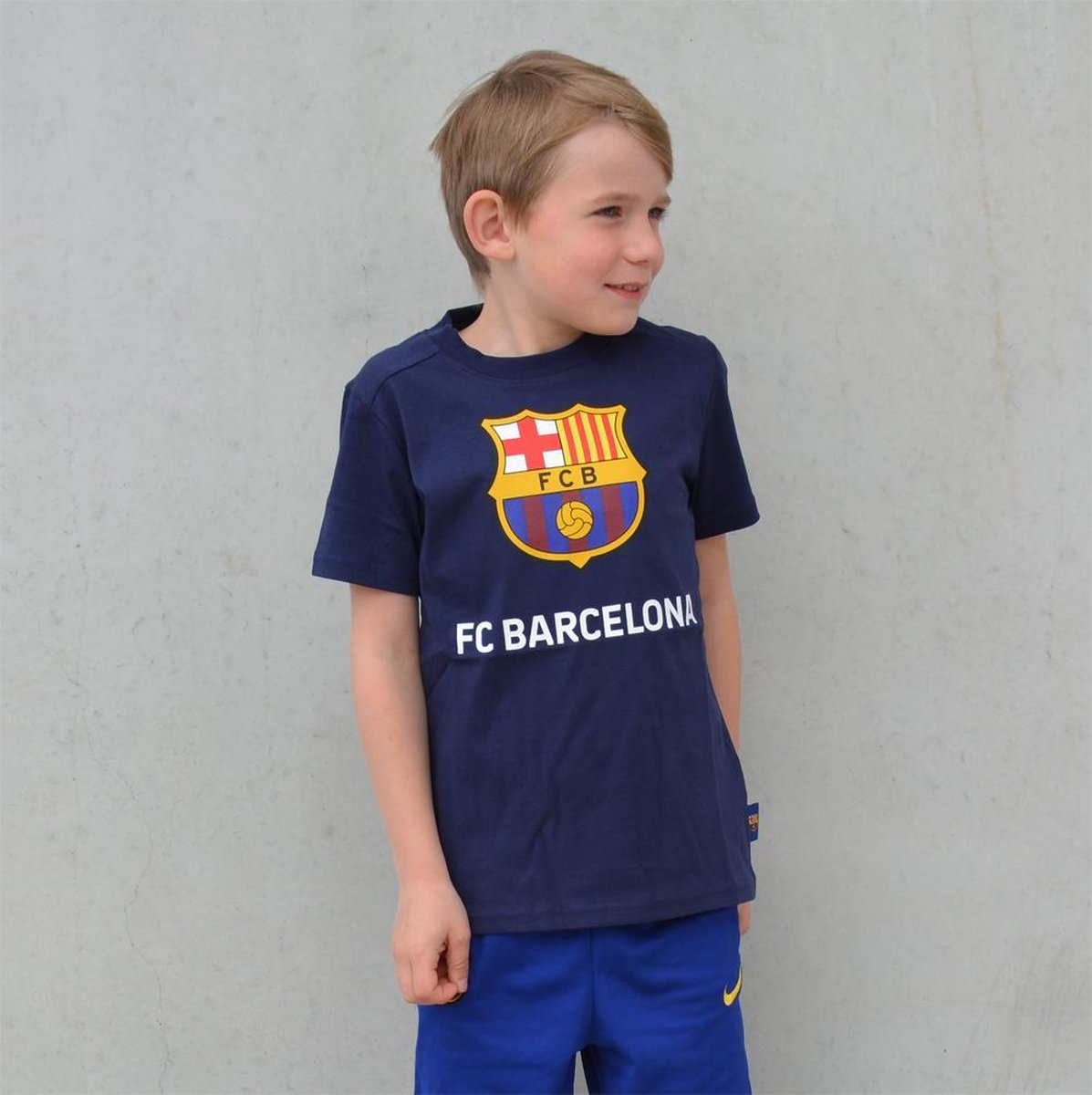 FC Barcelona T-shirt logo - kinderen - 10 jaar (140) - blauw
