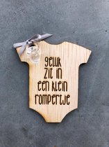 Houtvanjou.nu houten wens kaartje van hout rompertje geboorte zwanger baby