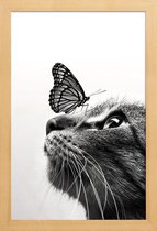 JUNIQE - Poster in houten lijst Butterfly Kiss -40x60 /Grijs