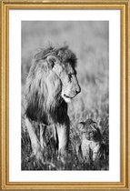 JUNIQE - Poster met houten lijst Lion Teaching His Cub -60x90 /Grijs &