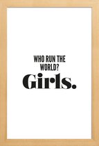 JUNIQE - Poster in houten lijst Run Girls -30x45 /Wit & Zwart