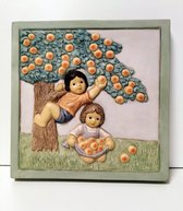 Wandbord - Goebel -  N+M - 21cm x 21cm - Kinderen en de appelboom.